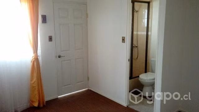 Pieza amplia baño privado , frigobar,tv Smart