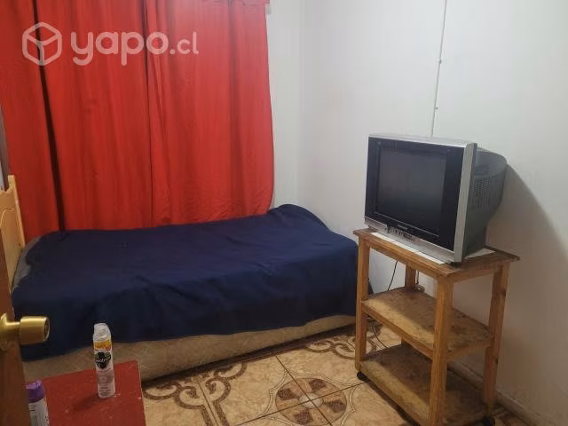 Arriendo pieza con cochera