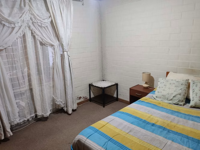 Pieza con baño privado, Linares