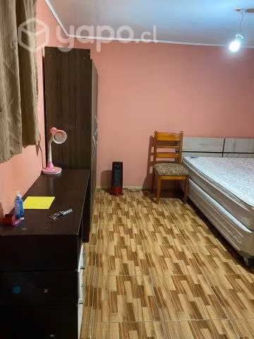 Arriendo de Habitación Exterior Amoblada con Baño