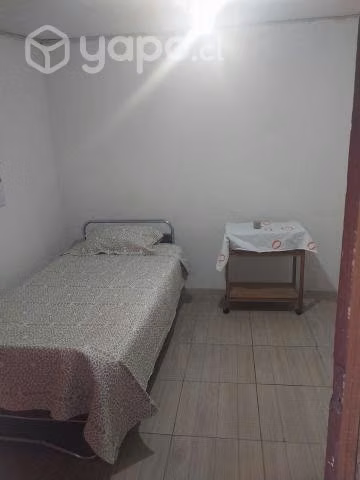 Se arrienda pieza mediana a mujer sola