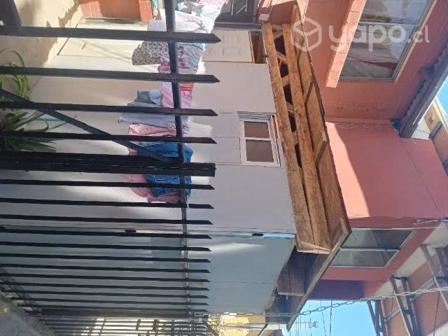 Pieza con baño arriendo
