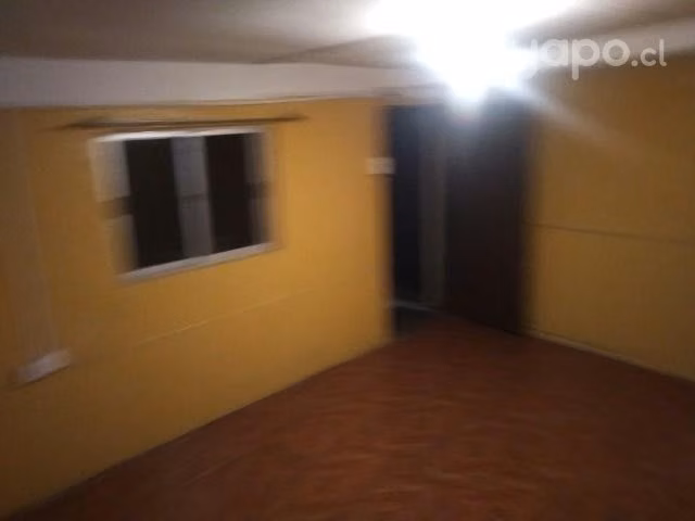 Se Arrienda pieza mediana