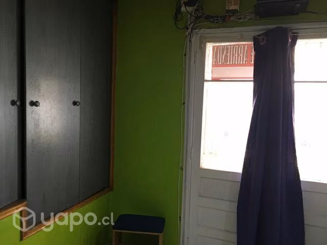 Dormitorio amplio con baño privado,derecho a cocin