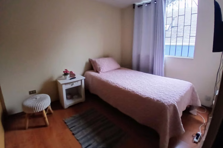 BELLA HABITACIÓN EQUIPADA SE ALQUILA SÓLO A DAMA