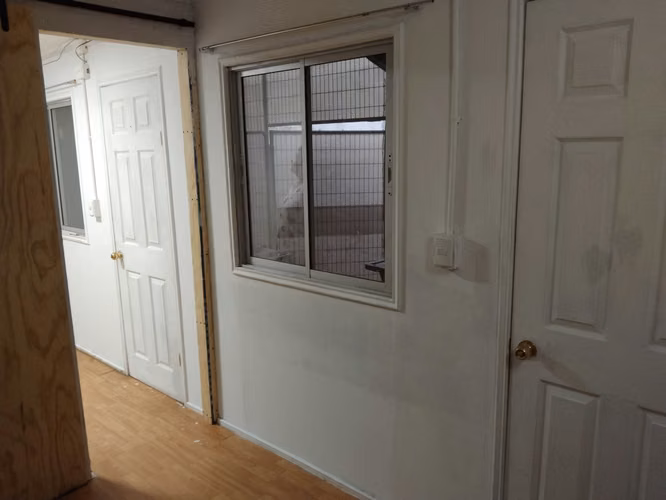 Arriendo casa (interior) dos pizas + baño + cocina + estacionamiento