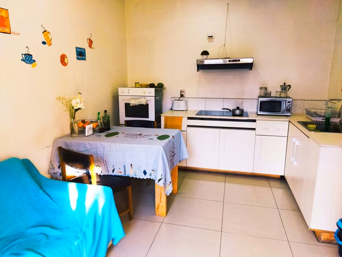 ¡Habitación en casa del Barrio Italia!