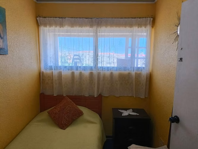 Arriendo pieza y baño independiente.
