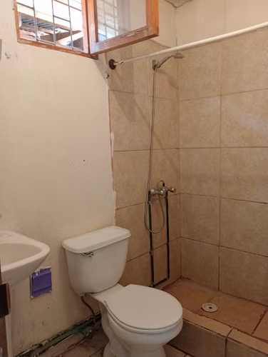 Pieza con baño incluido
