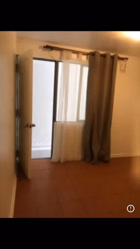 SE ARRIENDA PIEZA CON BAÑO PRIVADO , BUEN SECTOR