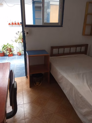Arriendo Pieza Amoblada. Solo damas universitarias.