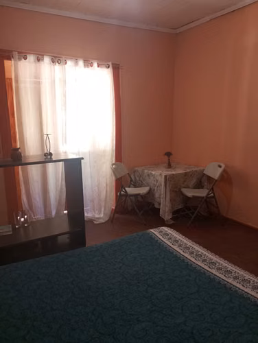 HABITACION INDEPENDIENTE CON BAÑO PRIVADO