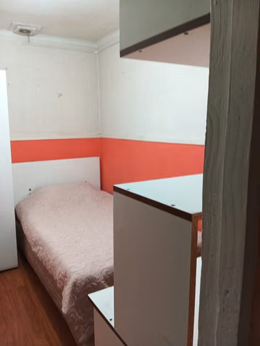 Habitación hombre mayor, cerca de estación Metro Rondizzoni