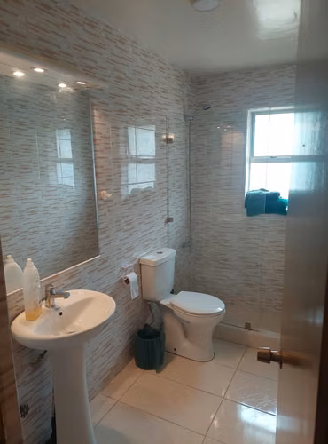 Arriendo mensual habitación matrimonial con baño privado en Lomas de San Andres