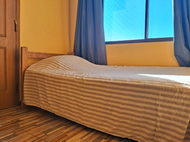 PIEZA PEQUEÑA CON BAÑO PRIVADO
