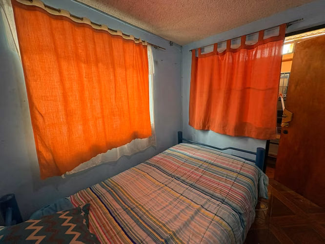 OPORTUNIDAD DE ARRIENDO DE PIEZA EXCELENTE HOSTAL